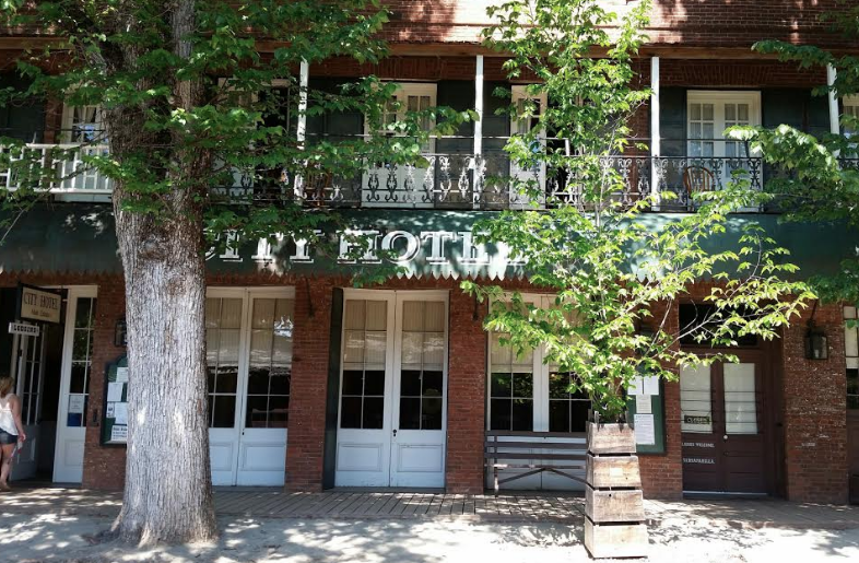 City Hotel